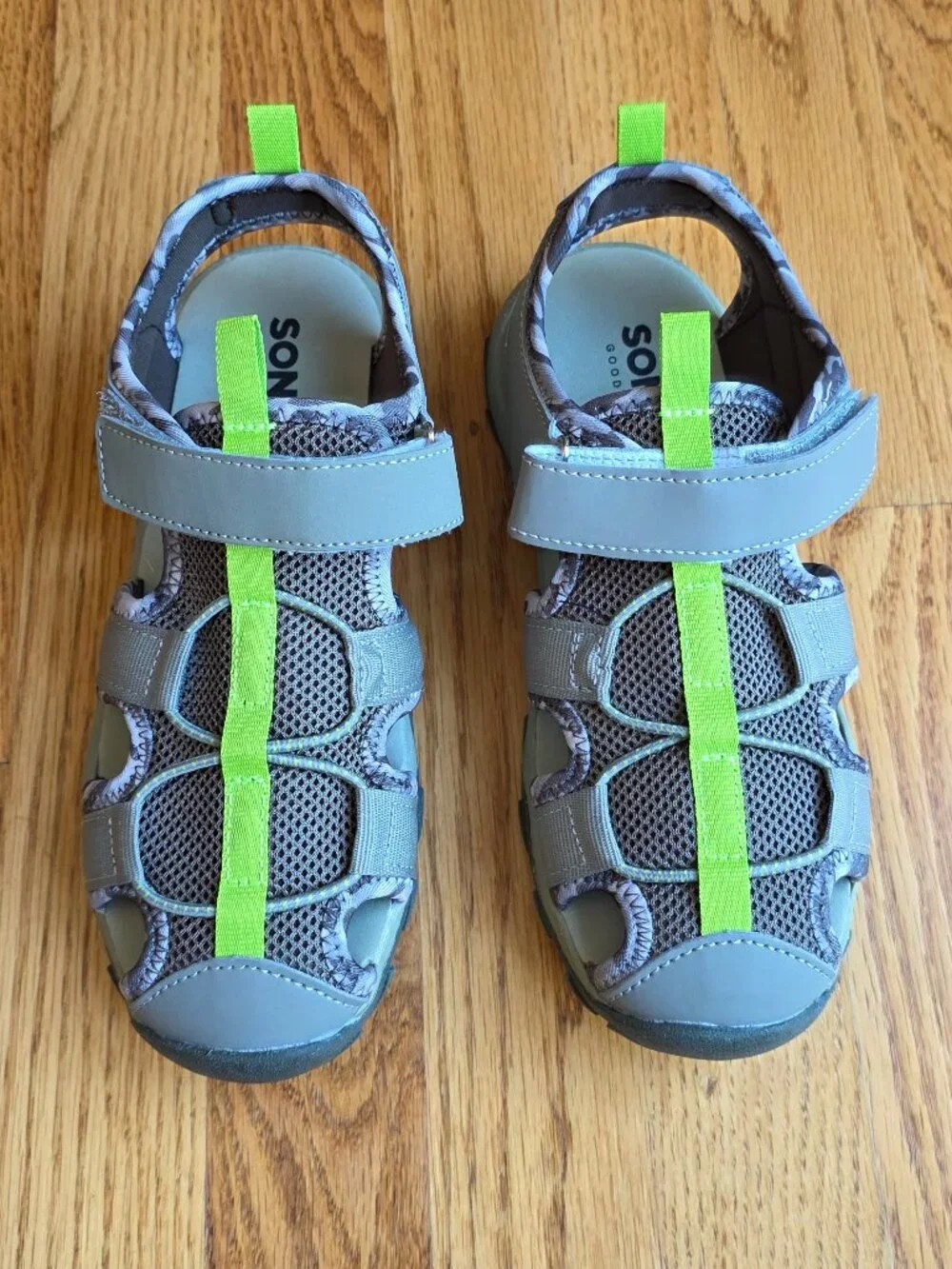 Kids Closed Toe Hiking Sport Sandals | Size 4 | Slip On Bungee Straps Water Shoe